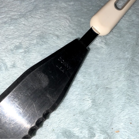 Bonny USA Nylon Serrated Spreader Knife - Picture 3 of 3